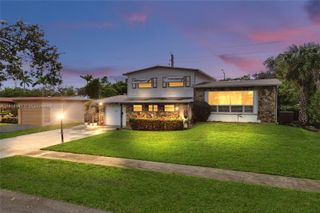 7270 NW 1st St, Pembroke Pines, FL 33024