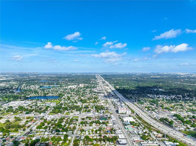 761 NW 74th St, Miami, FL 33150