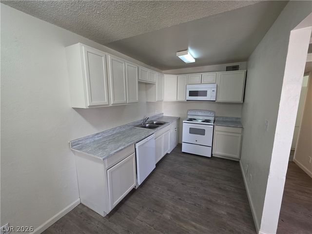 304 Orland Street 39, Las Vegas, NV 89107