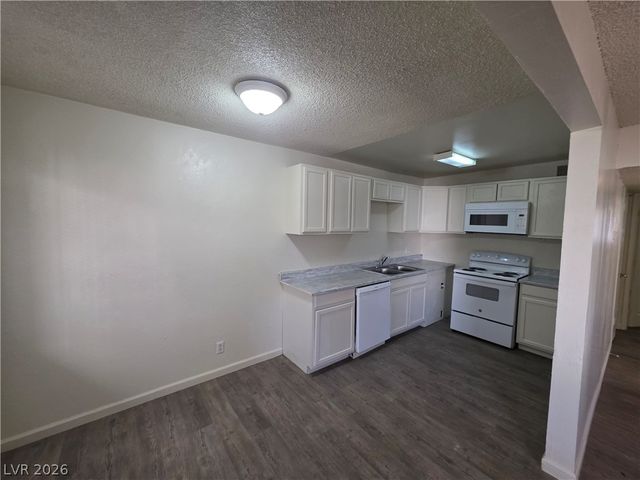 304 Orland Street 39, Las Vegas, NV 89107