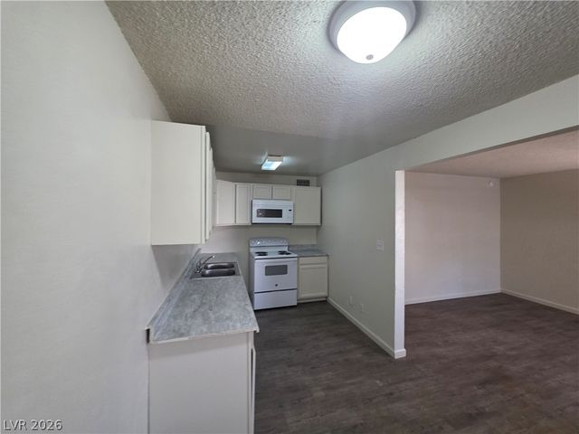 304 Orland Street 39, Las Vegas, NV 89107