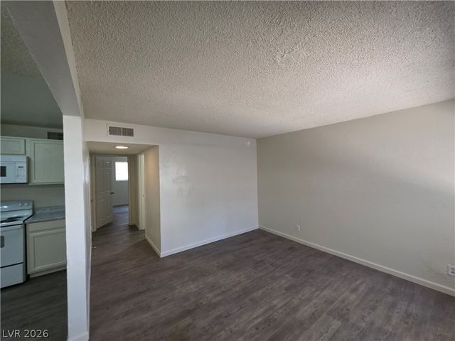 304 Orland Street 39, Las Vegas, NV 89107