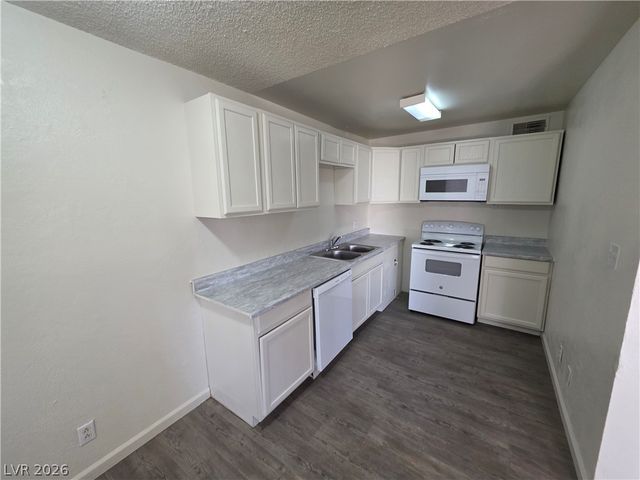 304 Orland Street 39, Las Vegas, NV 89107