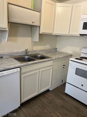 304 Orland Street 39, Las Vegas, NV 89107
