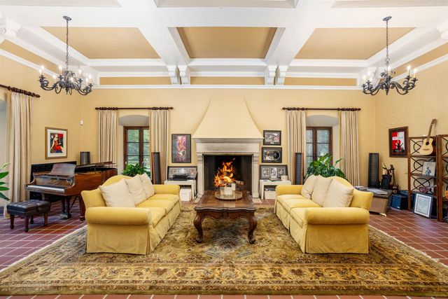 189 Cloverly Road, Grosse Pointe Farms, MI 48236