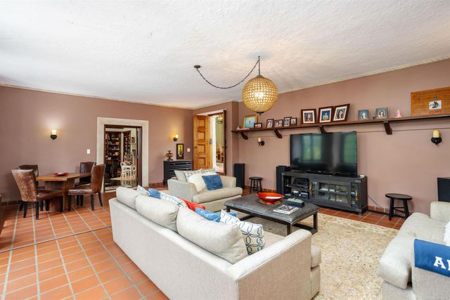 189 Cloverly Road, Grosse Pointe Farms, MI 48236