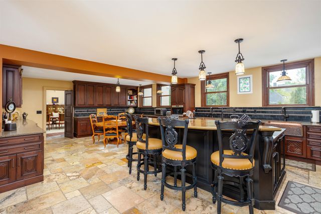 189 Cloverly Road, Grosse Pointe Farms, MI 48236