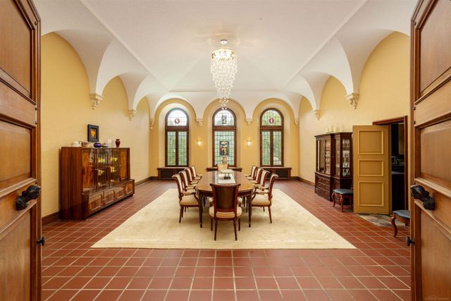 189 Cloverly Road, Grosse Pointe Farms, MI 48236