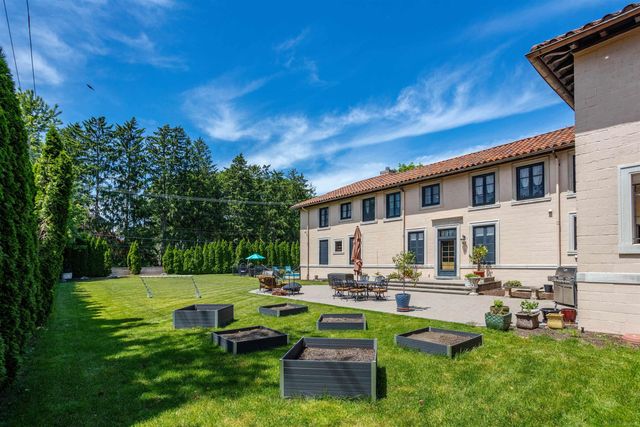 189 Cloverly Road, Grosse Pointe Farms, MI 48236