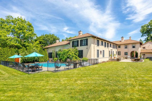 189 Cloverly Road, Grosse Pointe Farms, MI 48236