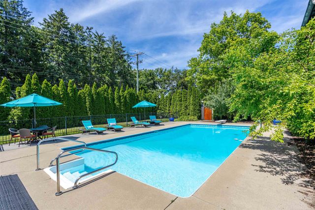 189 Cloverly Road, Grosse Pointe Farms, MI 48236