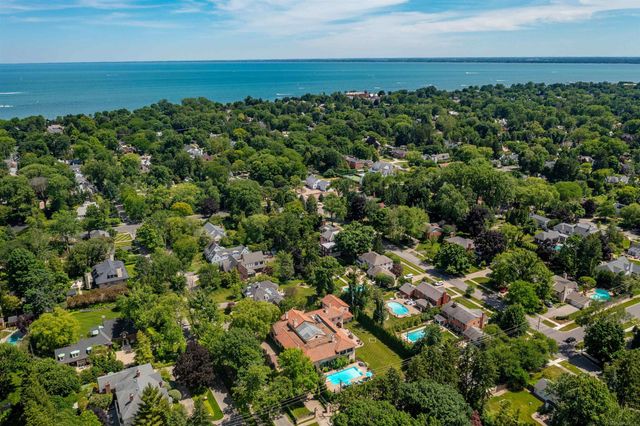 189 Cloverly Road, Grosse Pointe Farms, MI 48236