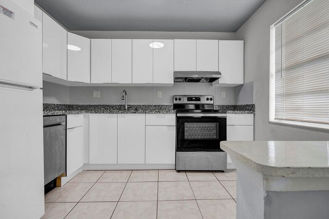 340 NW 19th Street 308, Boca Raton, FL 33432