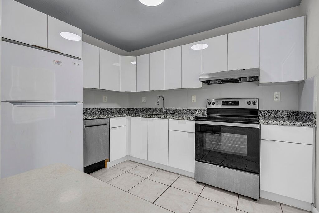 340 NW 19th Street 308, Boca Raton, FL 33432