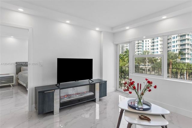 3250 NE 28th St 403, Fort Lauderdale, FL 33308