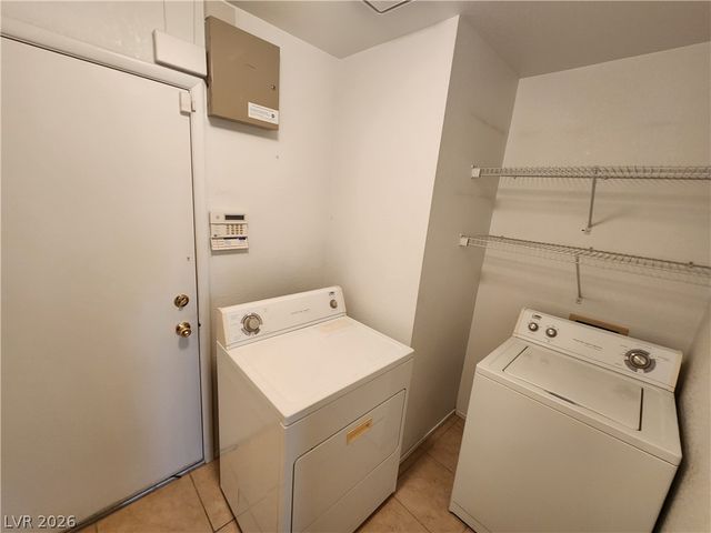 1917 Casa Verde Drive, North Las Vegas, NV 89031