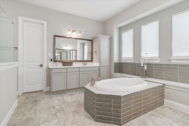 2800 Monument Court, Heath, TX 75126