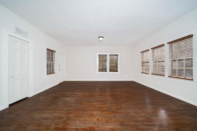 510 E Young Street, Longview, TX 75602