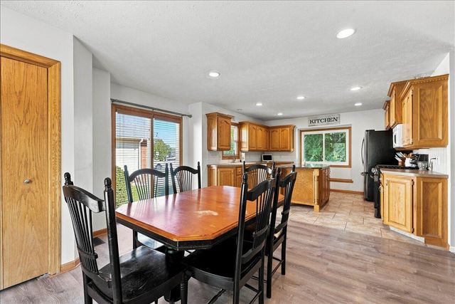 4106 BRIARWOOD Drive, Council Bluffs, IA 51503