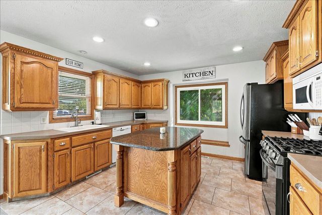 4106 BRIARWOOD Drive, Council Bluffs, IA 51503