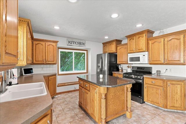 4106 BRIARWOOD Drive, Council Bluffs, IA 51503