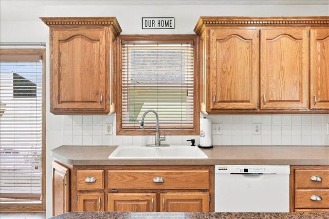 4106 BRIARWOOD Drive, Council Bluffs, IA 51503