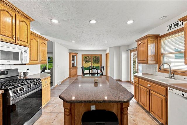 4106 BRIARWOOD Drive, Council Bluffs, IA 51503