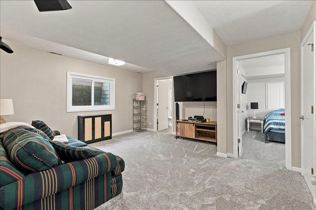 4106 BRIARWOOD Drive, Council Bluffs, IA 51503