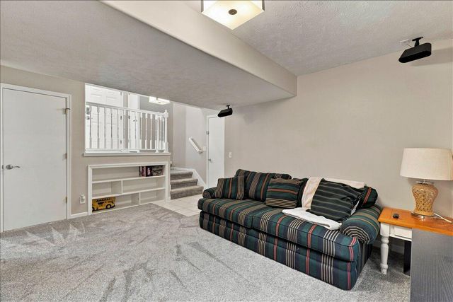 4106 BRIARWOOD Drive, Council Bluffs, IA 51503