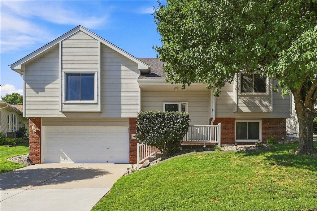 4106 BRIARWOOD Drive, Council Bluffs, IA 51503