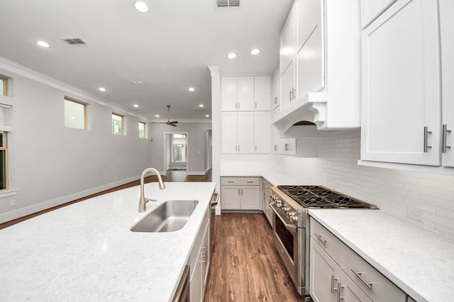 8609 Concord Trace, Houston, TX 77055