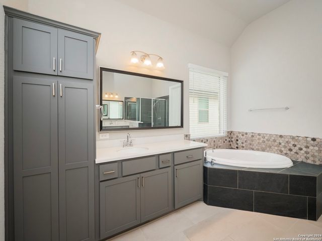 2231 Meadow Way St, New Braunfels, TX 78132