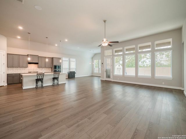 2231 Meadow Way St, New Braunfels, TX 78132