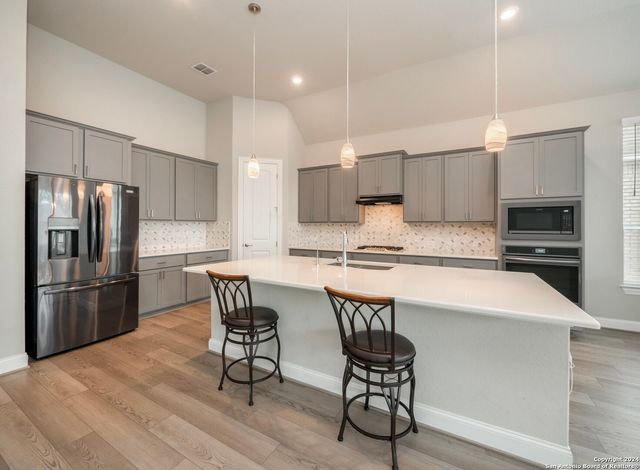 2231 Meadow Way St, New Braunfels, TX 78132