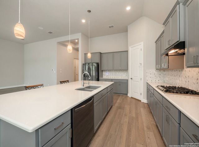 2231 Meadow Way St, New Braunfels, TX 78132