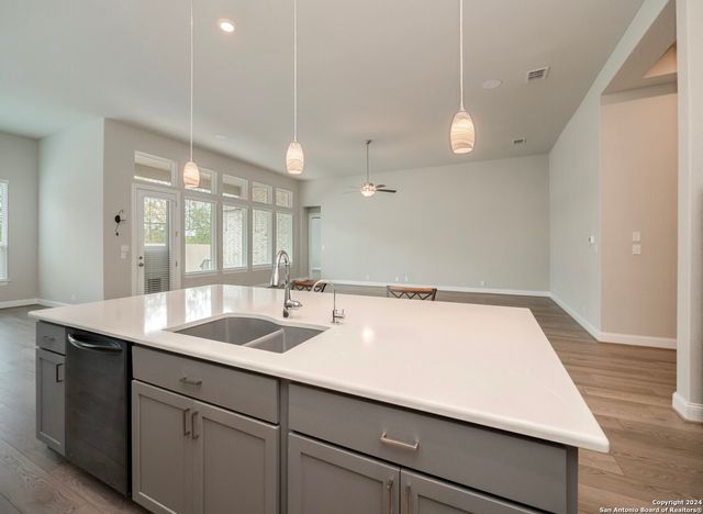 2231 Meadow Way St, New Braunfels, TX 78132