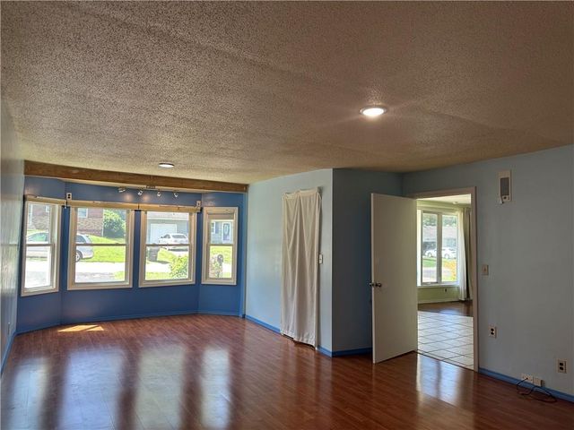 10520 E 28TH Terrace S, Independence, MO 64052