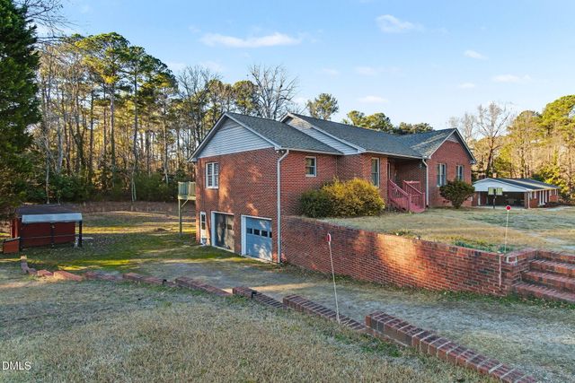209 Arlington Circle, Sanford, NC 27330