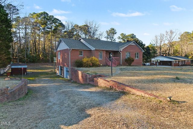 209 Arlington Circle, Sanford, NC 27330