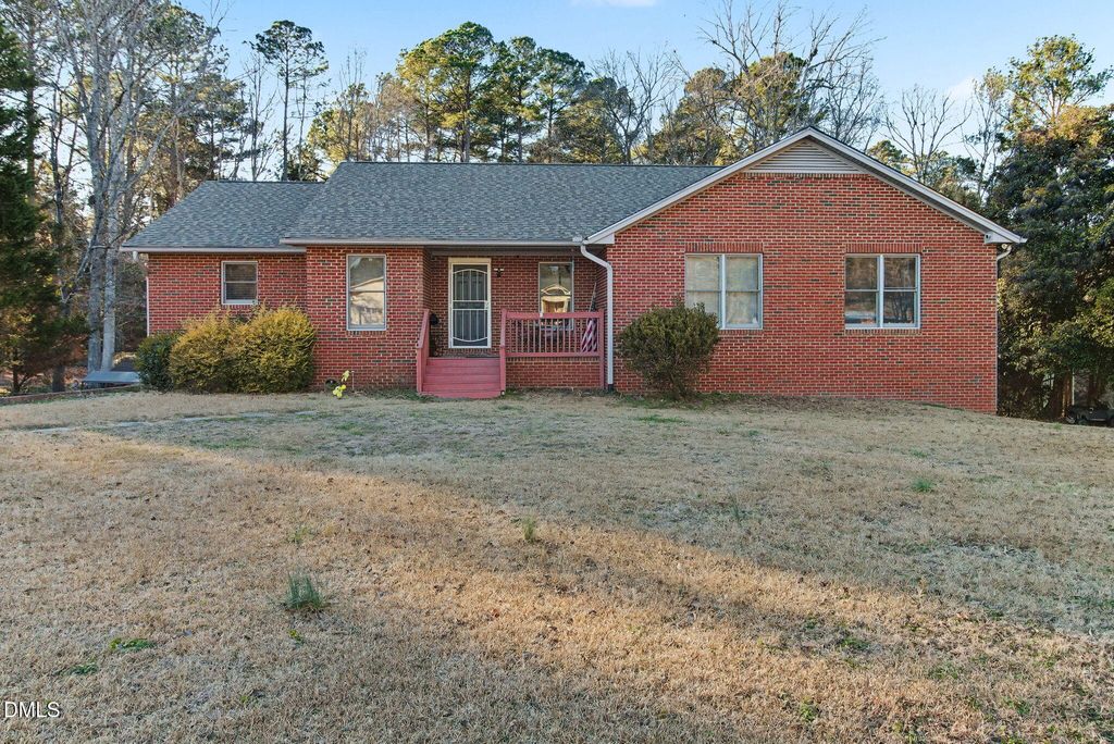 209 Arlington Circle, Sanford, NC 27330