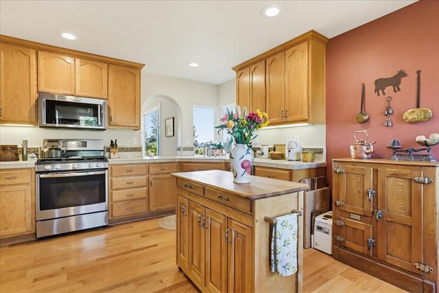 970 Morgan Ranch Dr, Grass Valley, CA 95945