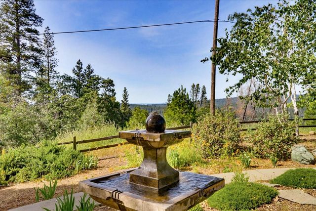970 Morgan Ranch Dr, Grass Valley, CA 95945