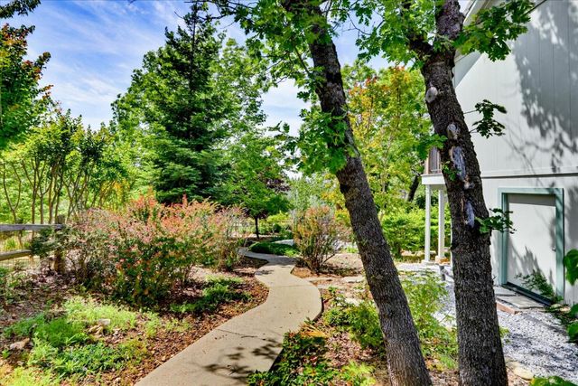 970 Morgan Ranch Dr, Grass Valley, CA 95945