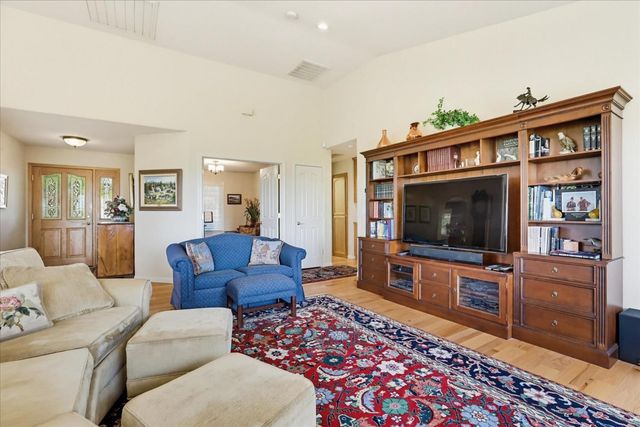 970 Morgan Ranch Dr, Grass Valley, CA 95945