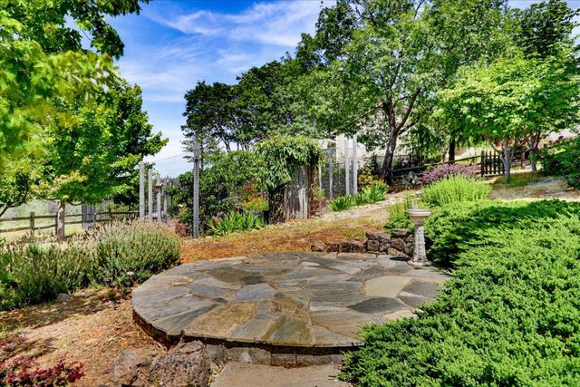 970 Morgan Ranch Dr, Grass Valley, CA 95945