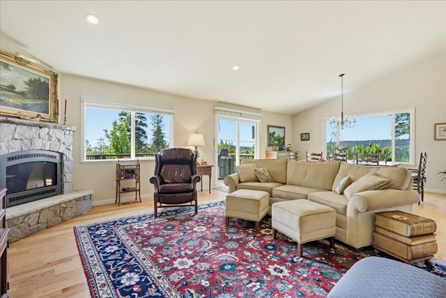 970 Morgan Ranch Dr, Grass Valley, CA 95945