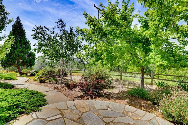 970 Morgan Ranch Dr, Grass Valley, CA 95945