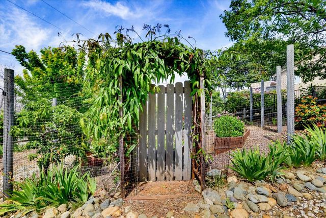 970 Morgan Ranch Dr, Grass Valley, CA 95945