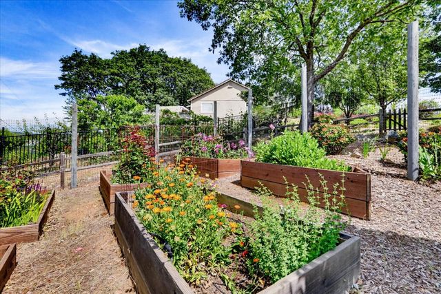 970 Morgan Ranch Dr, Grass Valley, CA 95945