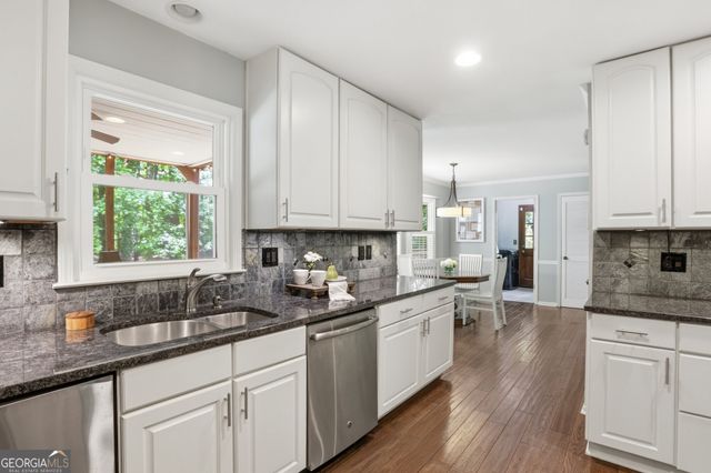 250 Hollyridge Way, Roswell, GA 30076